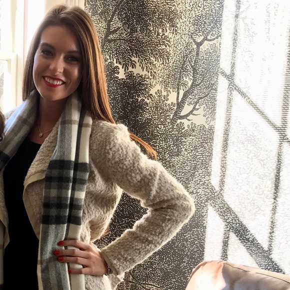 Meet your Posher, Taylar - Picture 1 of 1